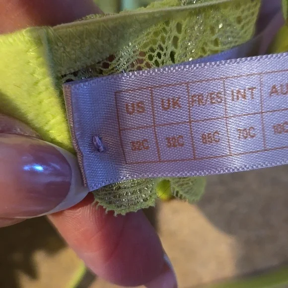 NWT Savage X Fenty Metallic Floral Scalloped Lime Bra - Picture 8 of 9